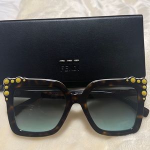 Fendi 🕶 sunglasses
